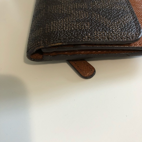 Michael Kors wallet - Picture 9 of 11